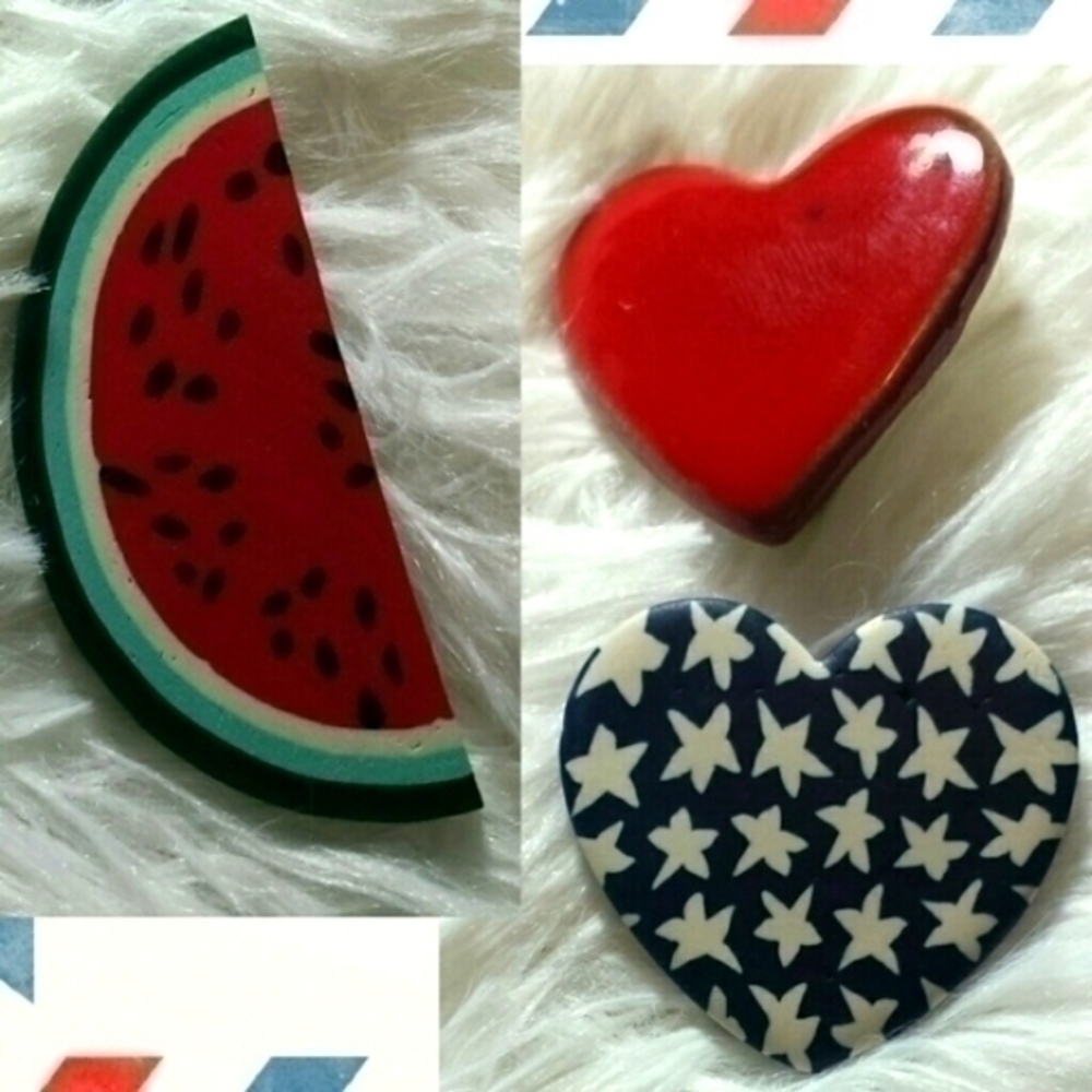 Vintage Ceramic USA Themed Brooch Set
